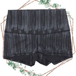 Lululemon boogie roll down shorts 8 scratch match